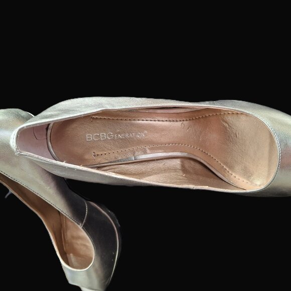 BCBGeneration Silver Metallic Peep-Toe 4.5 in Heel Pumps Sz 9.5 NWOT - Picture 7 of 9